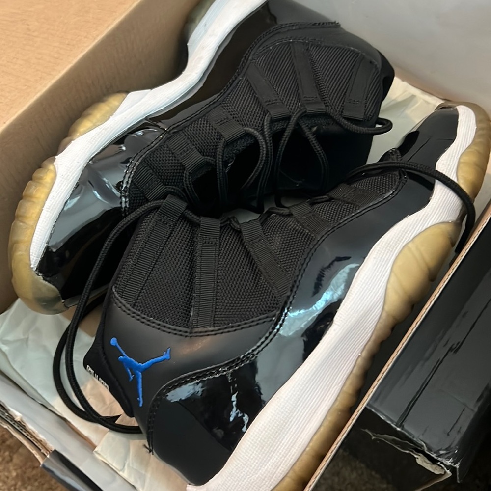 09’ Jordan 11 retro space jams